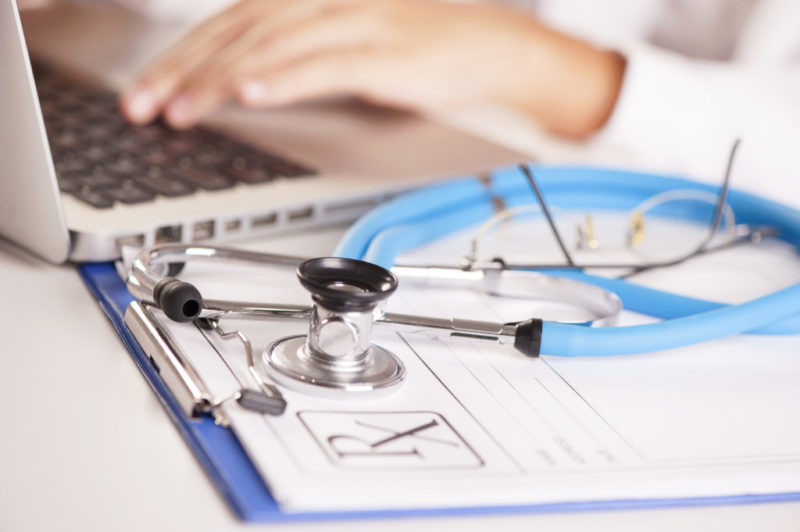 18 médicos barceloneses