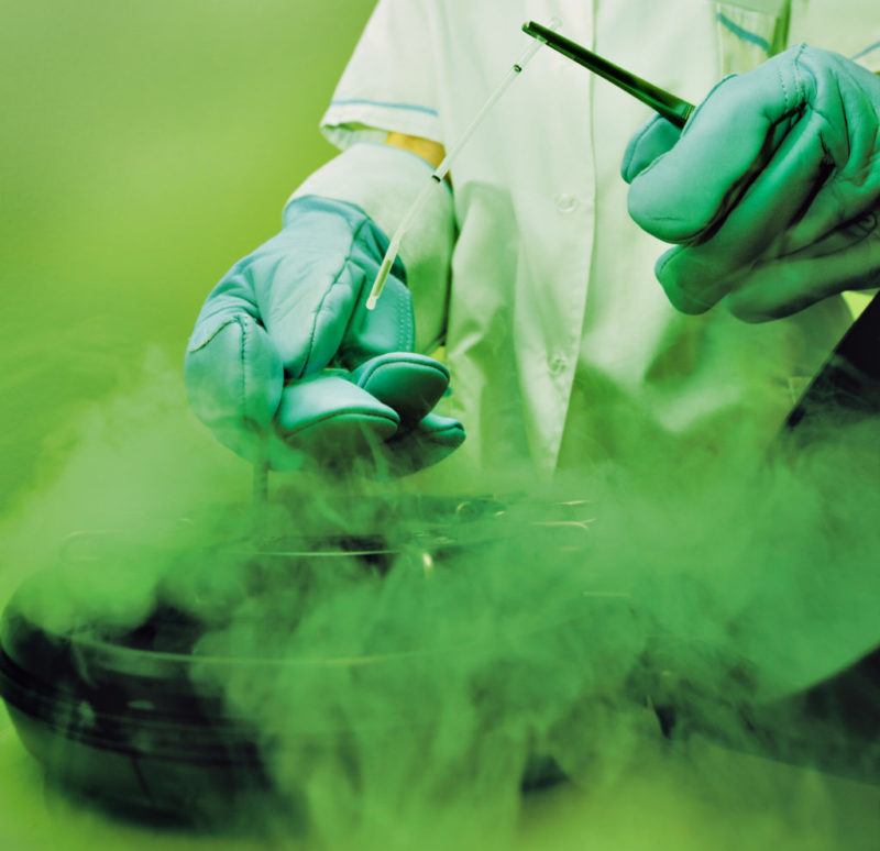 Acusado un doctor en EE.UU por inseminar a sus pacientes con su propio esperma