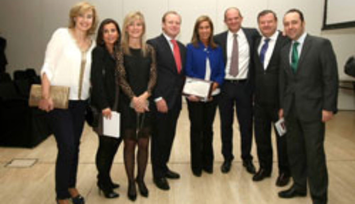 Ana Mato ha hecho entrega a Ginefiv del Premio Edimsa a la mejor ‘Institución Sanitaria del Año’