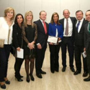 Ana Mato ha hecho entrega a Ginefiv del Premio Edimsa a la mejor ‘Institución Sanitaria del Año’