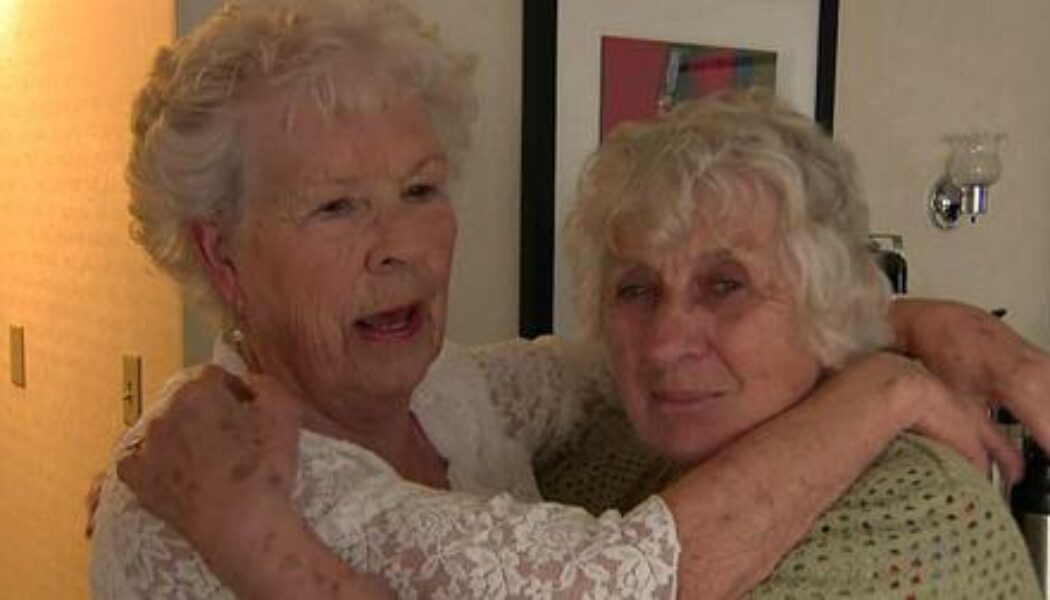 Ann Hunt de 78 años, después de ocho décadas ha podido conocer a su hermana melliza