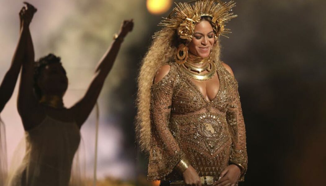 Beyoncé actuó como 'diosa de la fertilidad' en los Grammys 2017