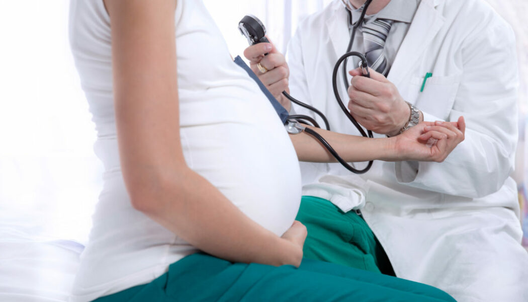 ¿Cuándo se considera un embarazo de alto riesgo?