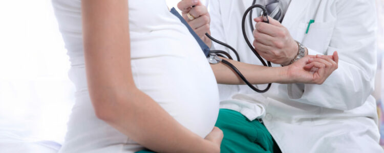 ¿Cuándo se considera un embarazo de alto riesgo?