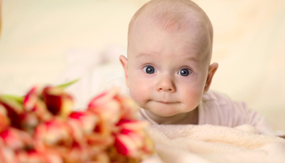 ¿Sabes por qué se balancean los bebés y los beneficios que les aporta este movimiento?