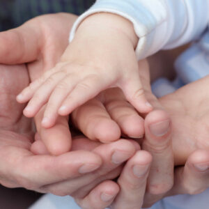 Con 61 años de edad llevó en su vientre a su nieto. Esto fue hace 7 años, hoy una foto revela su cara