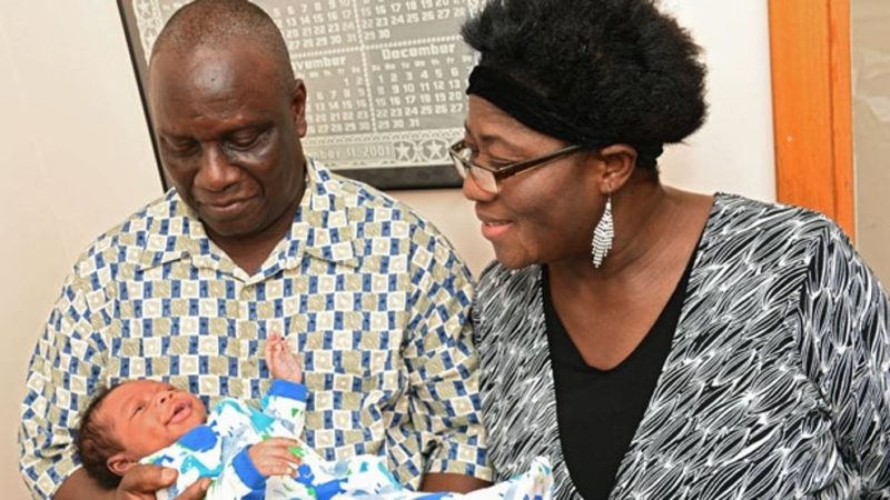 Consigue dar a luz a un bebé después de 40 años intentando quedarse embarazada