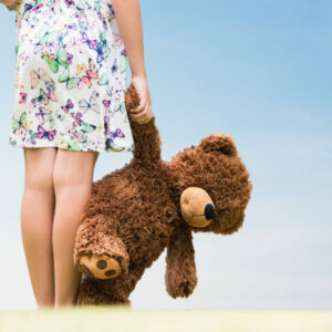 Dan en adopción a una niña italiana al considerar ancianos a sus padres