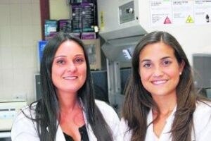 Dos científicas gallegas del Centro Oncológico reciben un premio europeo