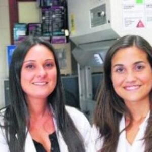Dos científicas gallegas del Centro Oncológico reciben un premio europeo