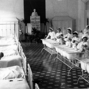 El juez abre juicio contra el doctor Vela por un caso de bebés robados y le impone una fianza de 465.000 euros