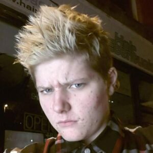 El primer ‘hombre’ embarazado del Reino Unido consiguió el esperma gracias a Facebook