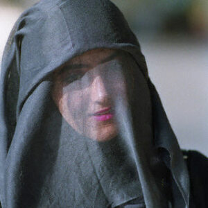 Elije la novia y el coche de lujo para regalar a su marido para compensar su infertilidad