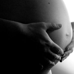 En Barcelona una mujer de 28 años da a luz a su hijo con un embarazo de alto riesgo