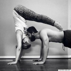 Esta pareja anuncia su embarazo con un homenaje a sus problemas de fertilidad