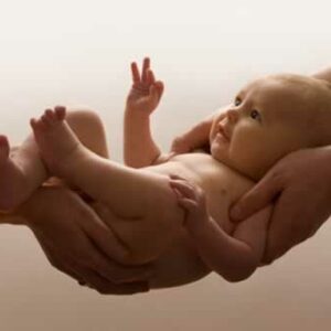 Fueron dados en adopción sin permiso de la madre