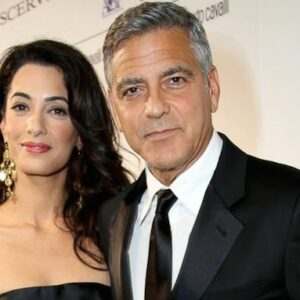 GEORGE CLOONEY Y SU ESPOSA AMAL ESPERAN GEMELOS