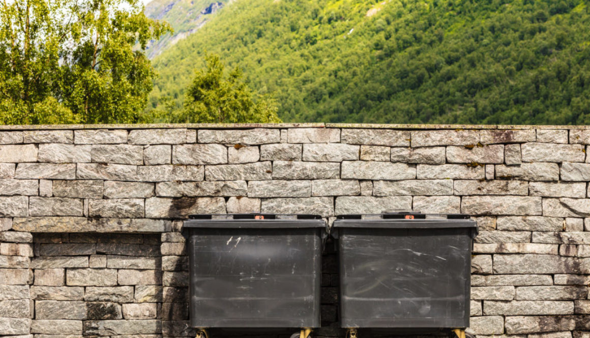 Hallan un bebé recién nacido en un contenedor de Ourense