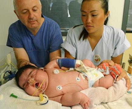 Jasleen, el bebé récord de Alemania: mide 57,4 centímetros y pesa 6,1 kilos