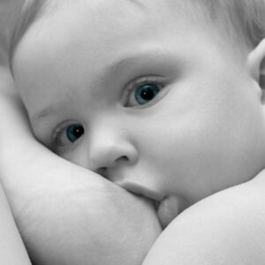 La Defensora del Pueblo cifra en 1.414 los casos abiertos por el robo de niños