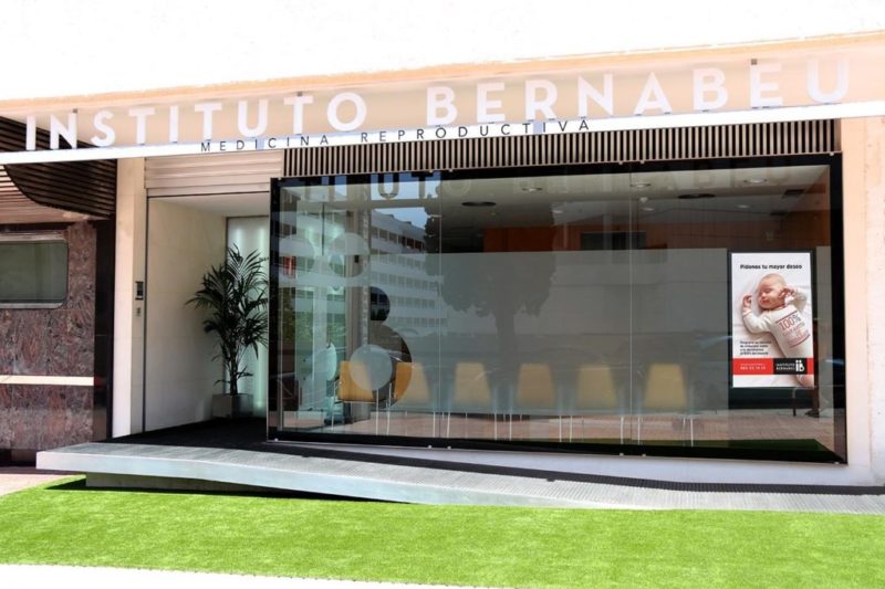 La clínica de Instituto Bernabeu en Benidorm abre tras obras de renovación