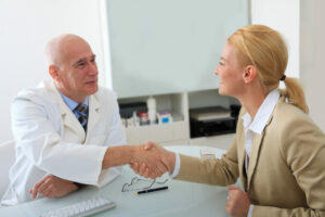 La espera para una reproducción asistida en la sanidad pública conduce a muchas mujeres a la privada