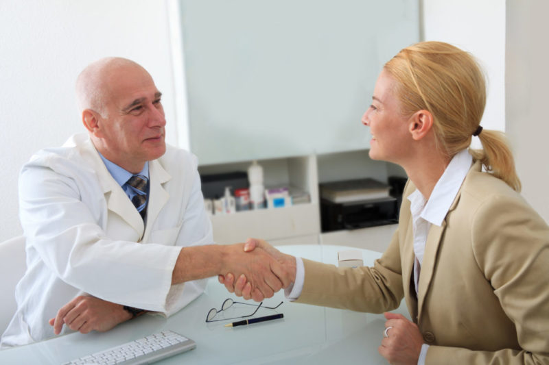 La espera para una reproducción asistida en la sanidad pública conduce a muchas mujeres a la privada