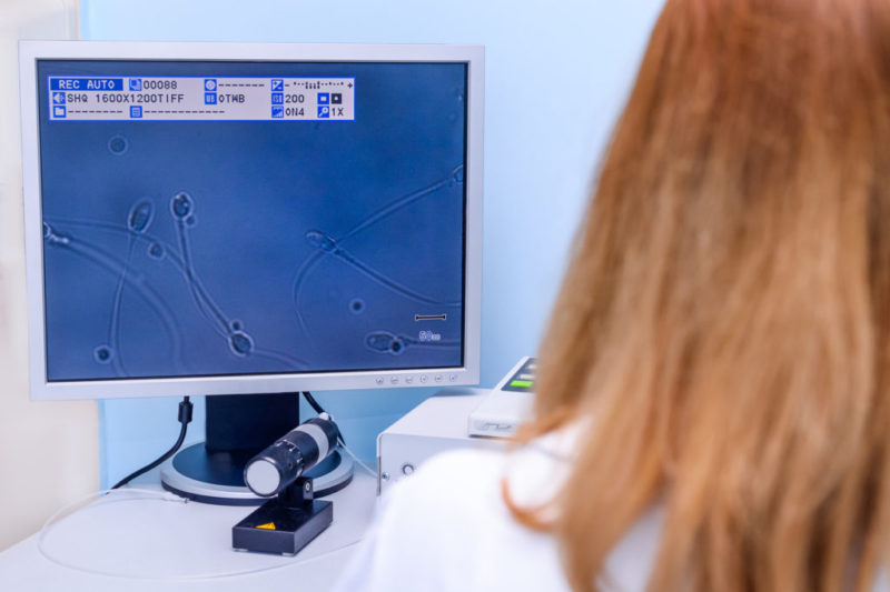 La lucha de los 60 presuntos hijos del médico donante de semen en Holanda