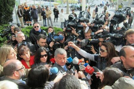 La madre adoptiva de una de las niñas robadas no reconoce su firma en los documentos