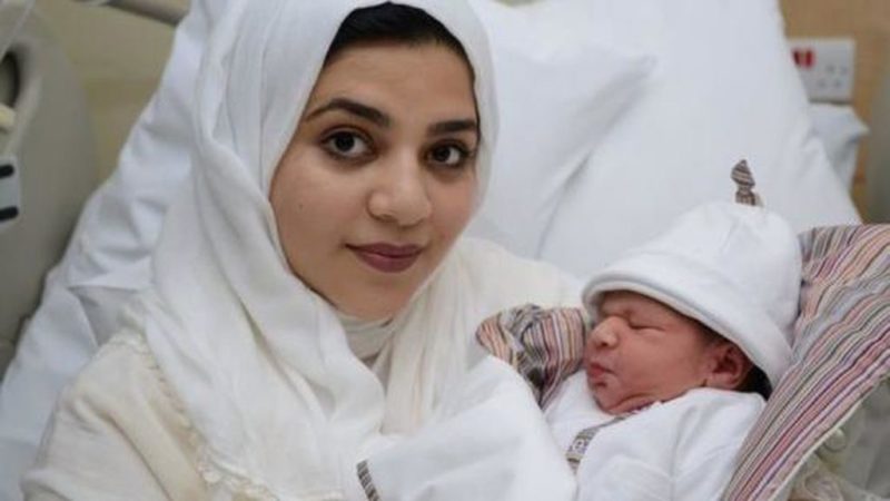 La niña de 9 años que congeló su ovario tras sufrir una enfermedad da a luz 15 años después