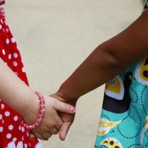 Las esperas para adoptar superan ya los diez años