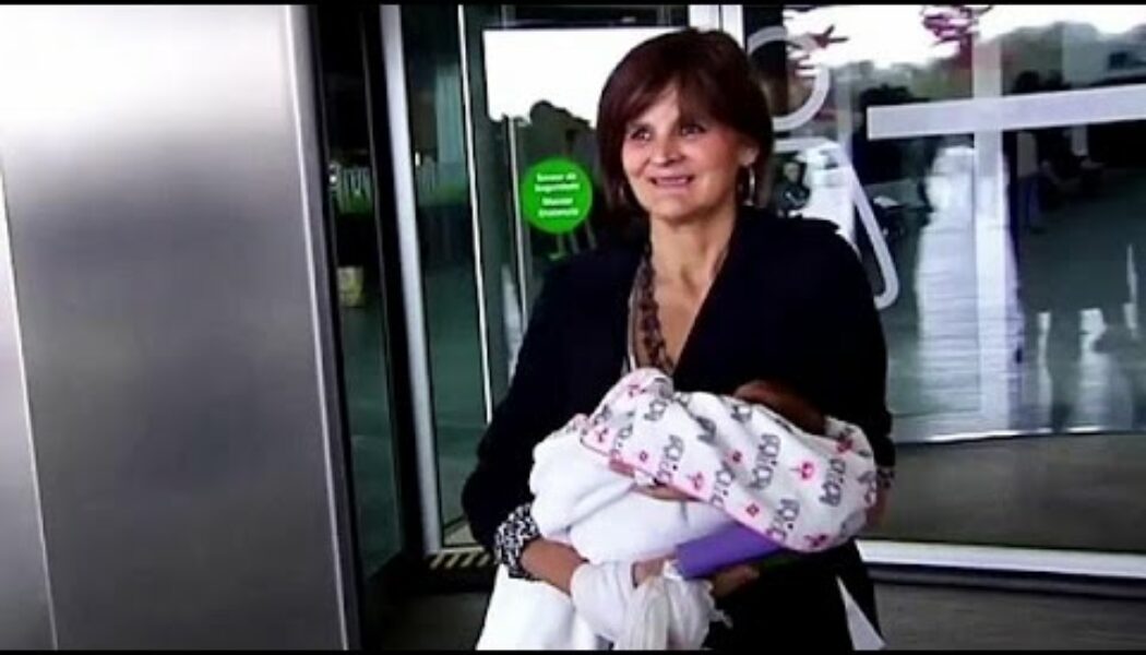 Lina Álvarez la doctora que dio a luz a los 62 años, recibe el alta