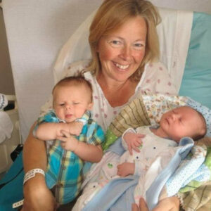 Linda Sirois de 51 años dio a luz a su propio nieto