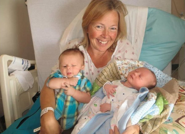 Linda Sirois de 51 años dio a luz a su propio nieto