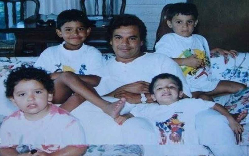 Los cinco hijos del cantante