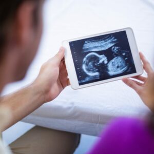 Los españoles ya pueden acceder a la gestación subrogada en Portugal, que la acaba de legalizar