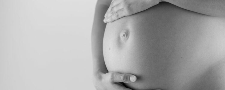 Los niños de vientres de alquiler tienen más problemas médicos que los gestados por vía natural