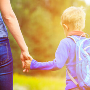 Más de 14.000 niños en España viven en un centro de menores esperando a que llegue una familia que los acoja