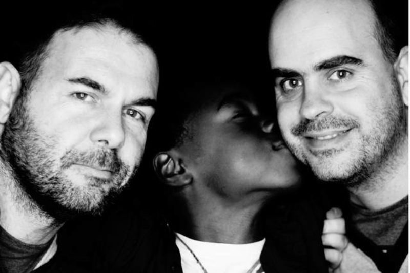 Más de 30 niños encuentran una familia cada año gracias a las adopciones nacionales