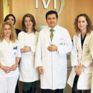 Médicos de Vigo tratarán a un gallego portador de dos cánceres para tener hijos libres de la dolencia.