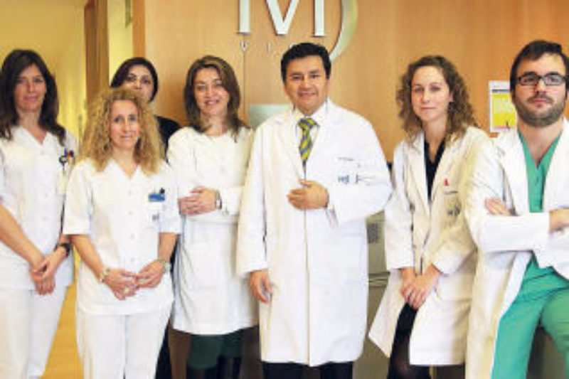 Médicos de Vigo tratarán a un gallego portador de dos cánceres para tener hijos libres de la dolencia.