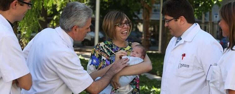Nace el primer bebé de España fruto de óvulos congelados de una madre con cáncer de ovario