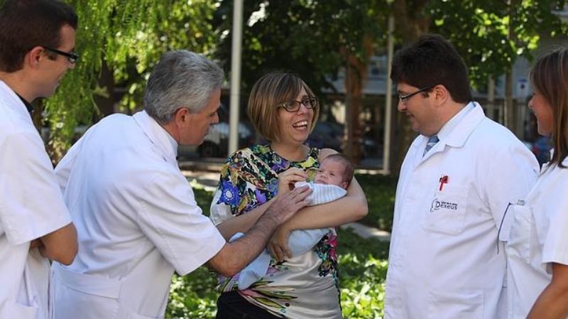 Nace el primer bebé de España fruto de óvulos congelados de una madre con cáncer de ovario