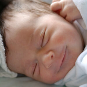 Nace en nuestro instituto el primer bebé en el mundo libre de ceguera hereditaria