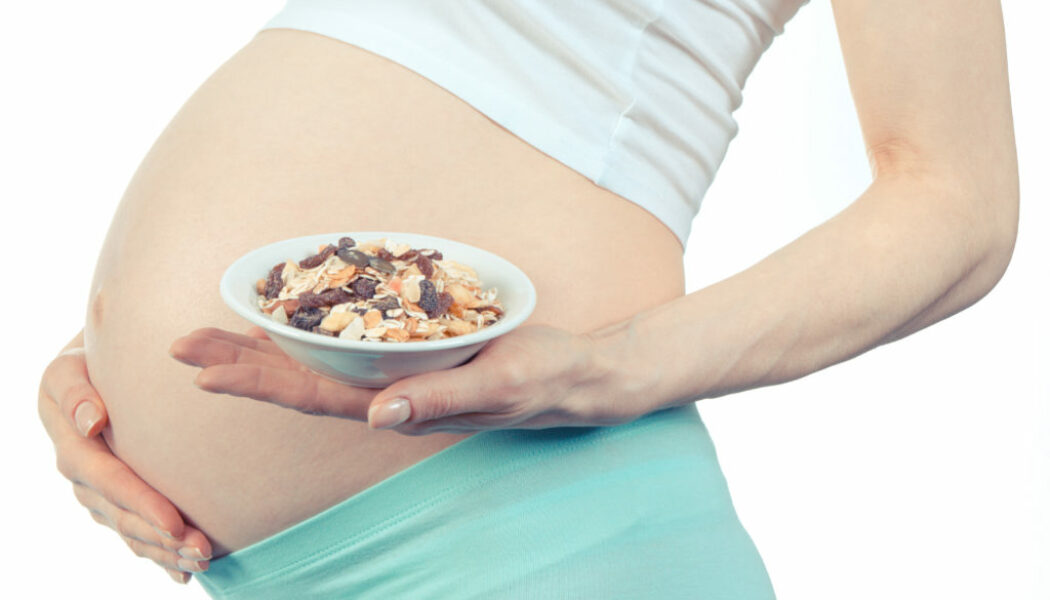 Revisa tus hábitos nutricionales (y también los del padre), si quieres quedarte embarazada