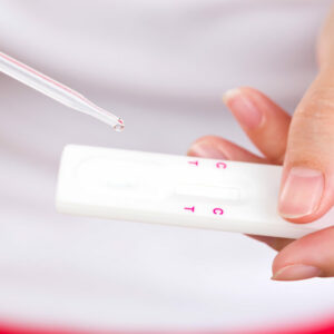 Sanidad actuará contra los foros que vendan fármacos entre particulares para realizar inseminaciones caseras