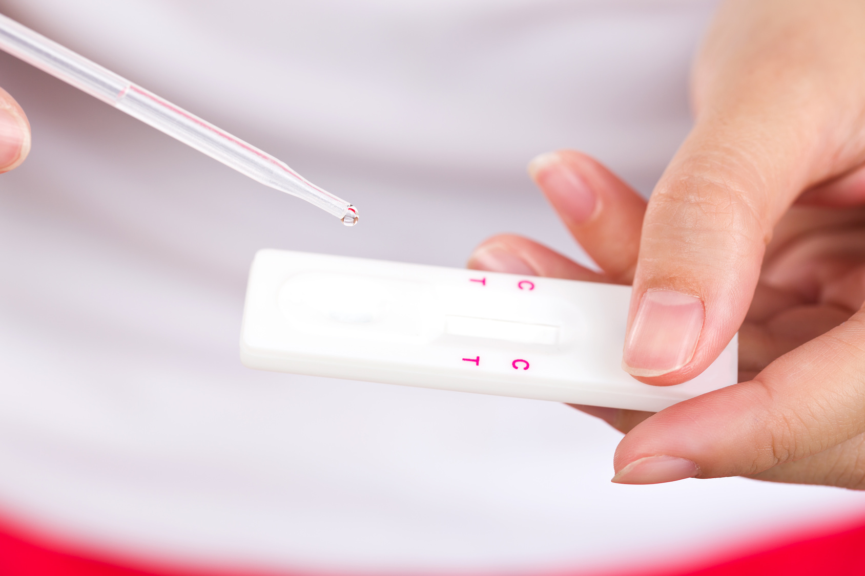 Sanidad actuará contra los foros que vendan fármacos entre particulares para realizar inseminaciones caseras