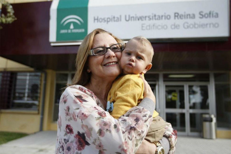 Segundo trasplante de hígado de abuela a nieto