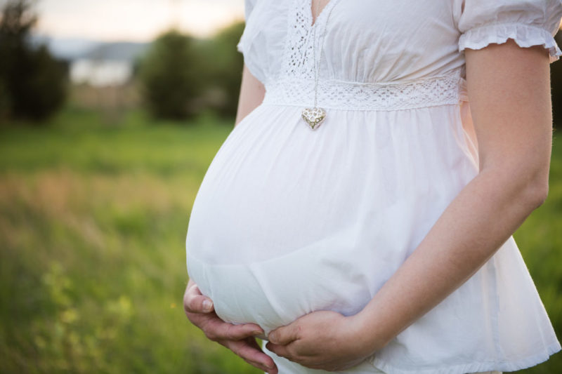 Trabajo investiga una oferta de empleo para un servicio de vientres de alquiler