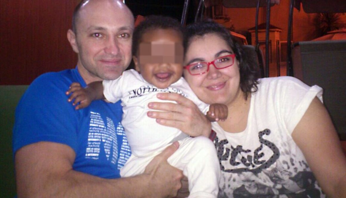 Un juez ha decidido revocar la adopción y quitarles los niños a dos parejas españolas